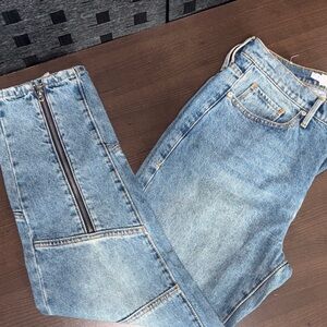 Women’s juicy denim Blue Jeans by juicy couture size 28 zip up bottom